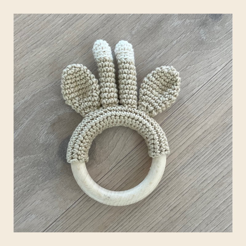 Kraamcadeautje Giraf - beige bijtring