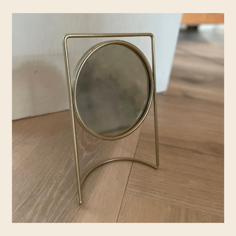 Goudkleurig spiegeltje op voet