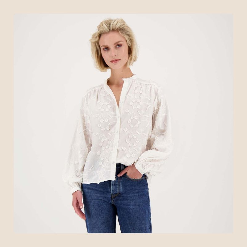 Witte blouse van Zusss met bloemstructuur - maat S