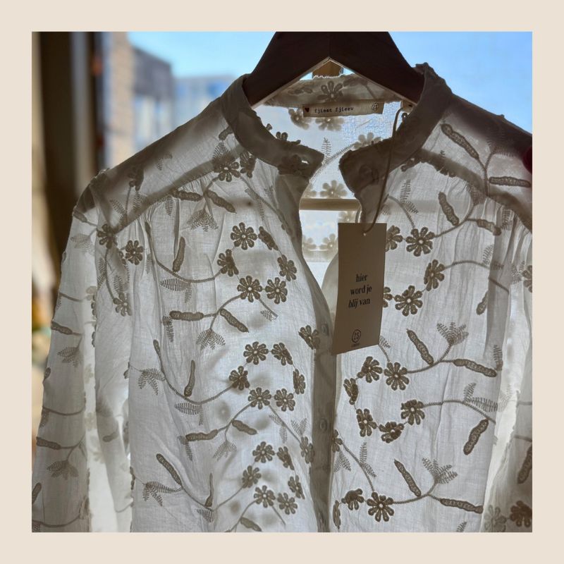 Witte blouse van Zusss met bloemstructuur - maat XL