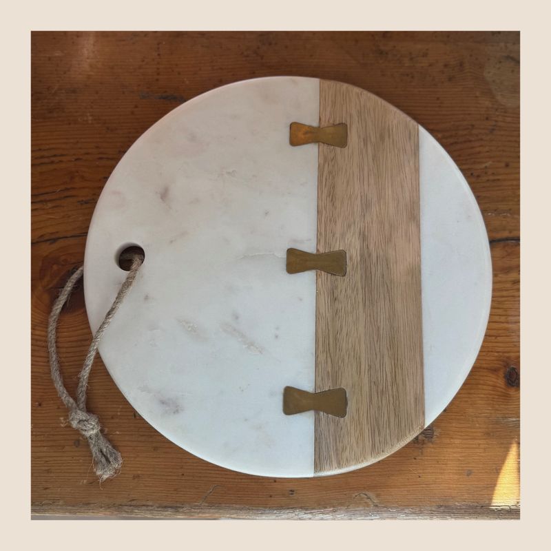 Marmeren plateau met gouden strikjes