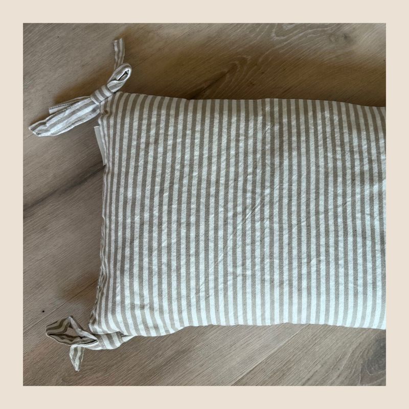 Gestreept kussen - beige/wit