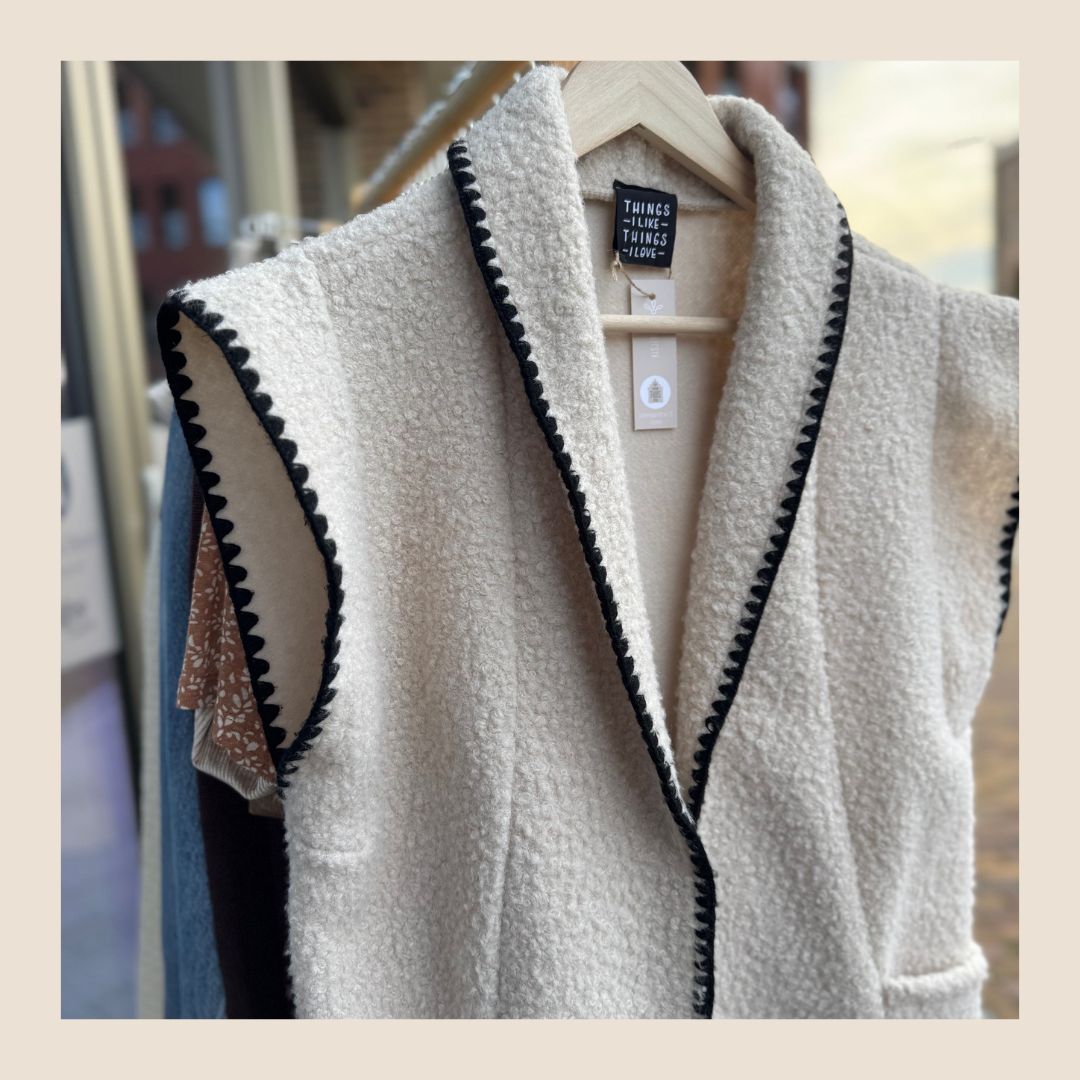 Preloved crème gilet met zwarte boord