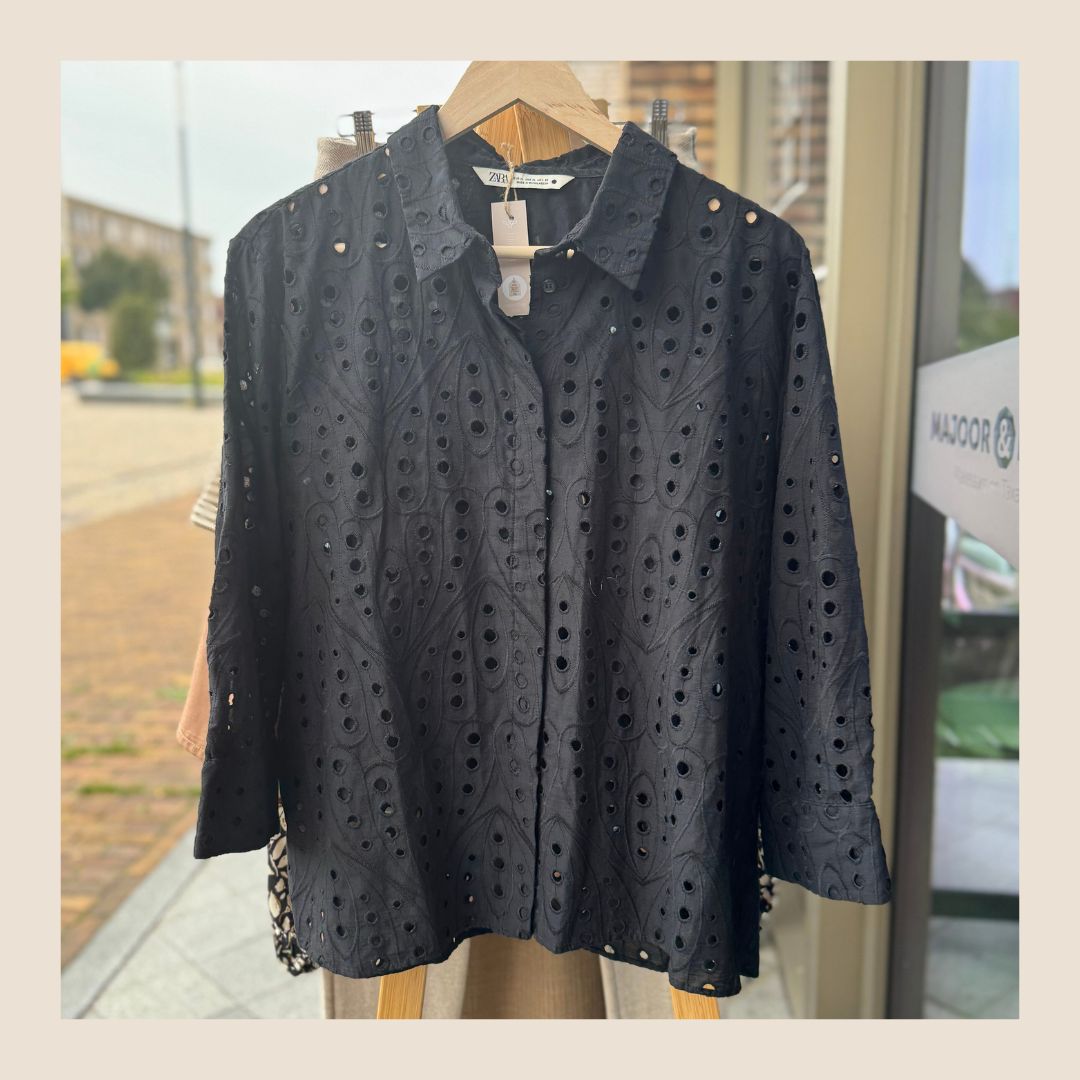 Preloved zwarte broderie blouse van Zara - maat XL
