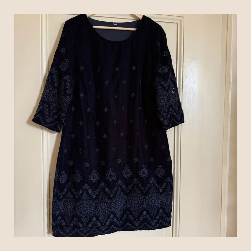 Preloved donkerblauw feestjurkje - maat L Preloved donkerblauw feestjurkje - maat L