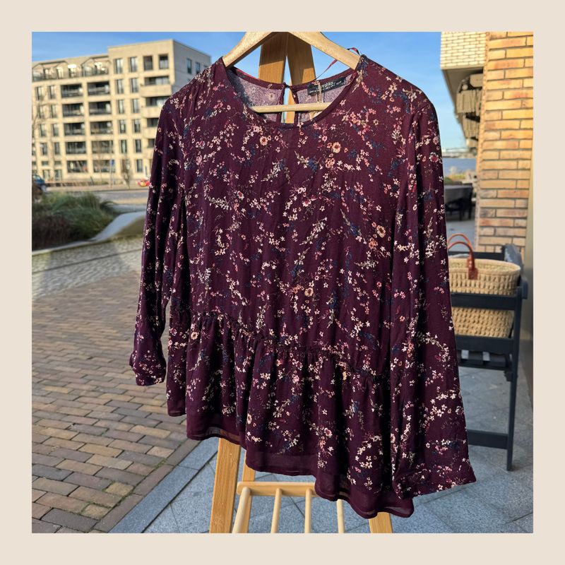 Preloved aubergine top van Bershka - maat 38/40 Preloved aubergine top van Bershka - maat 38/40