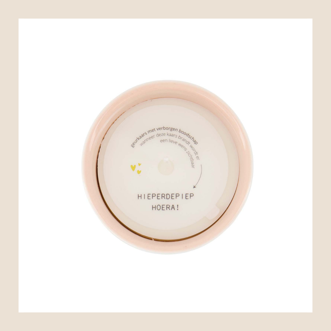 Zusss Geurkaars met boodschap Hieperdepiep hoera!