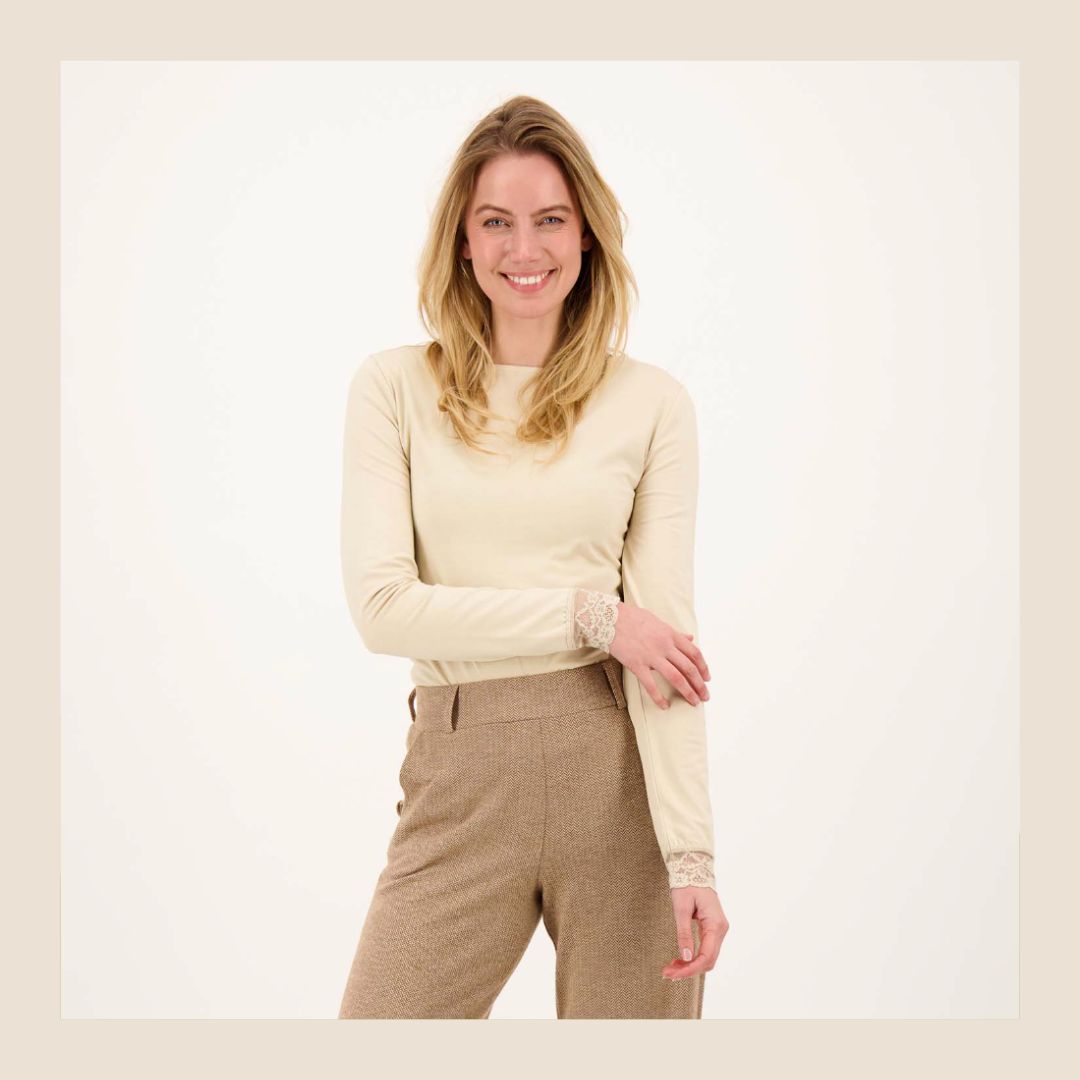 Zusss longsleeve met kanten mouwtjes - S, M, L, XL Zusss longsleeve met kanten mouwtjes - S, M, L, XL