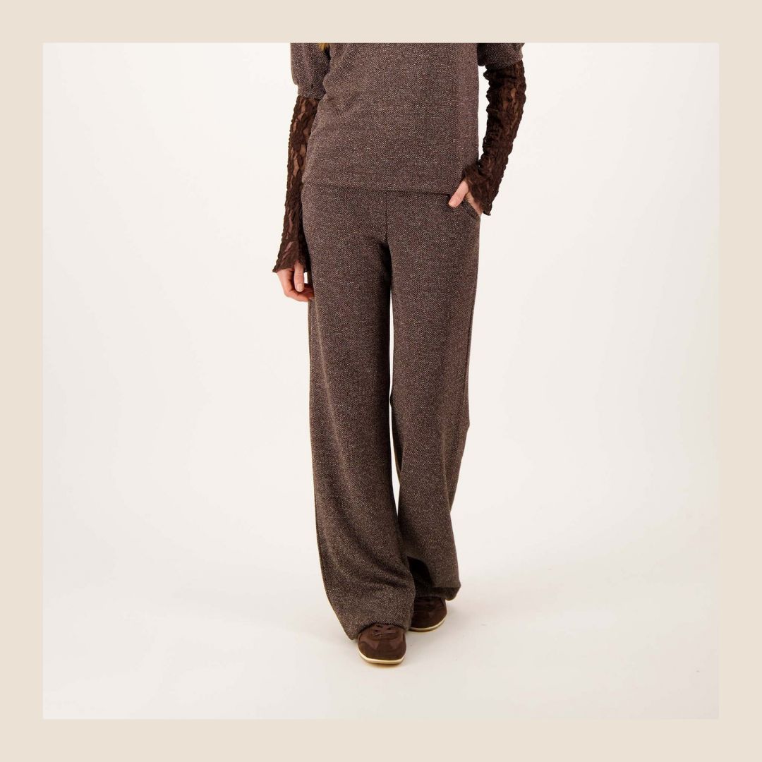 Zusss bruine stretch broek met wijde pijpen - Maat S, M, L en XL Zusss bruine stretch broek met wijde pijpen - Maat S, M, L en XL