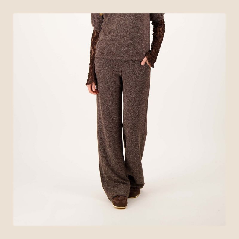 Zusss bruine stretch broek met wijde pijpen - Maat S, M, L en XL Zusss bruine stretch broek met wijde pijpen - Maat S, M, L en XL
