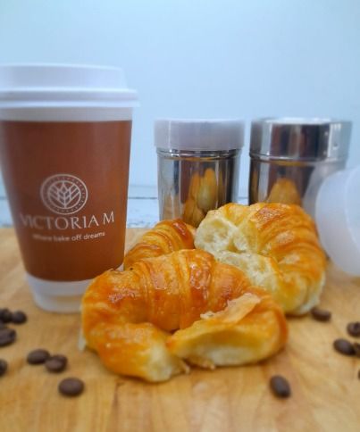 Cafe latte expreso + 3 medialunas