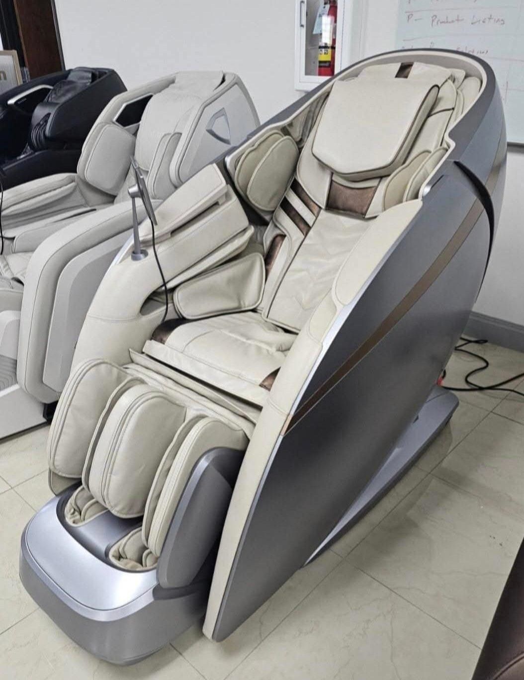 Osaki DuoMax 4D + 3D Massage Chair.
