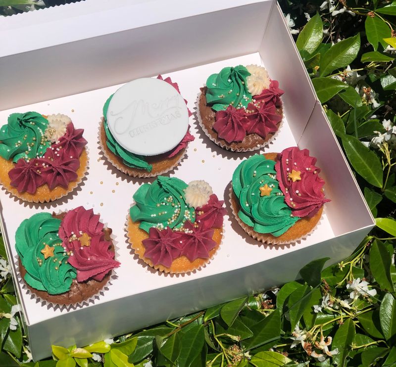 Christmas Deluxe Cupcakes