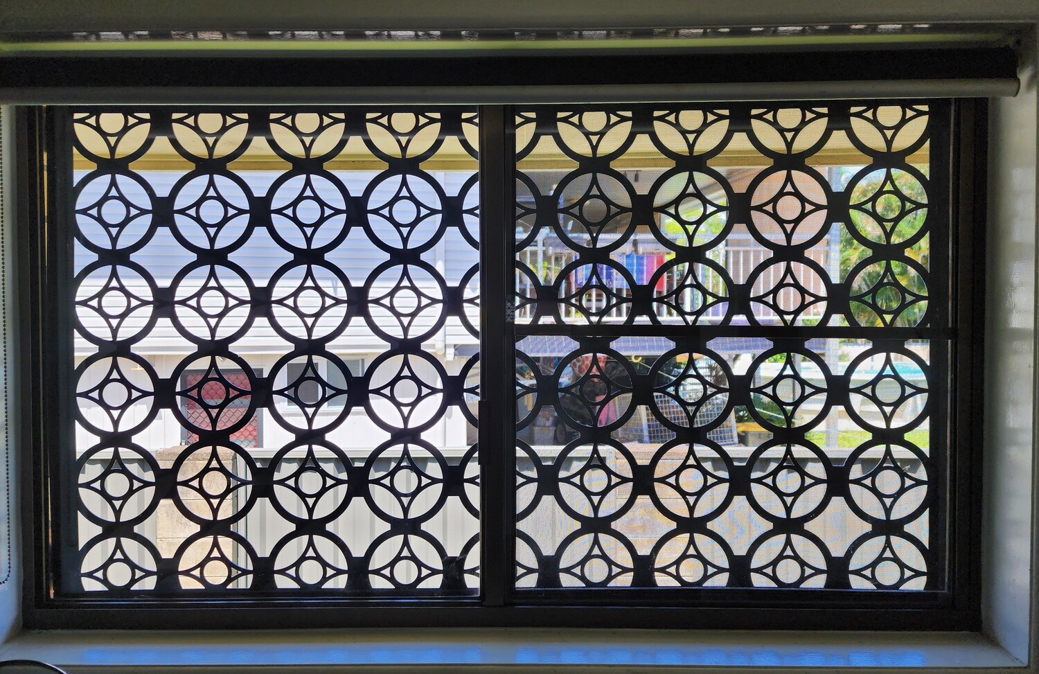 Security Screen Standard 1510x900 Frame Kings Crown design