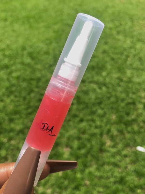 ROSE KISSES 
LIP SERUM