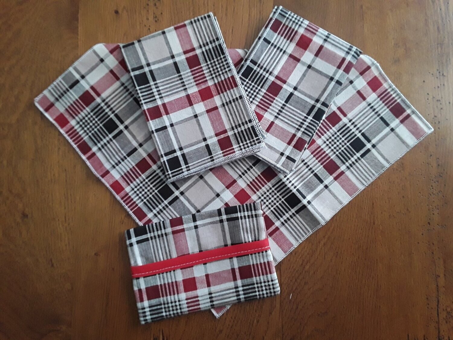 Mouchoirs et pochette N°01