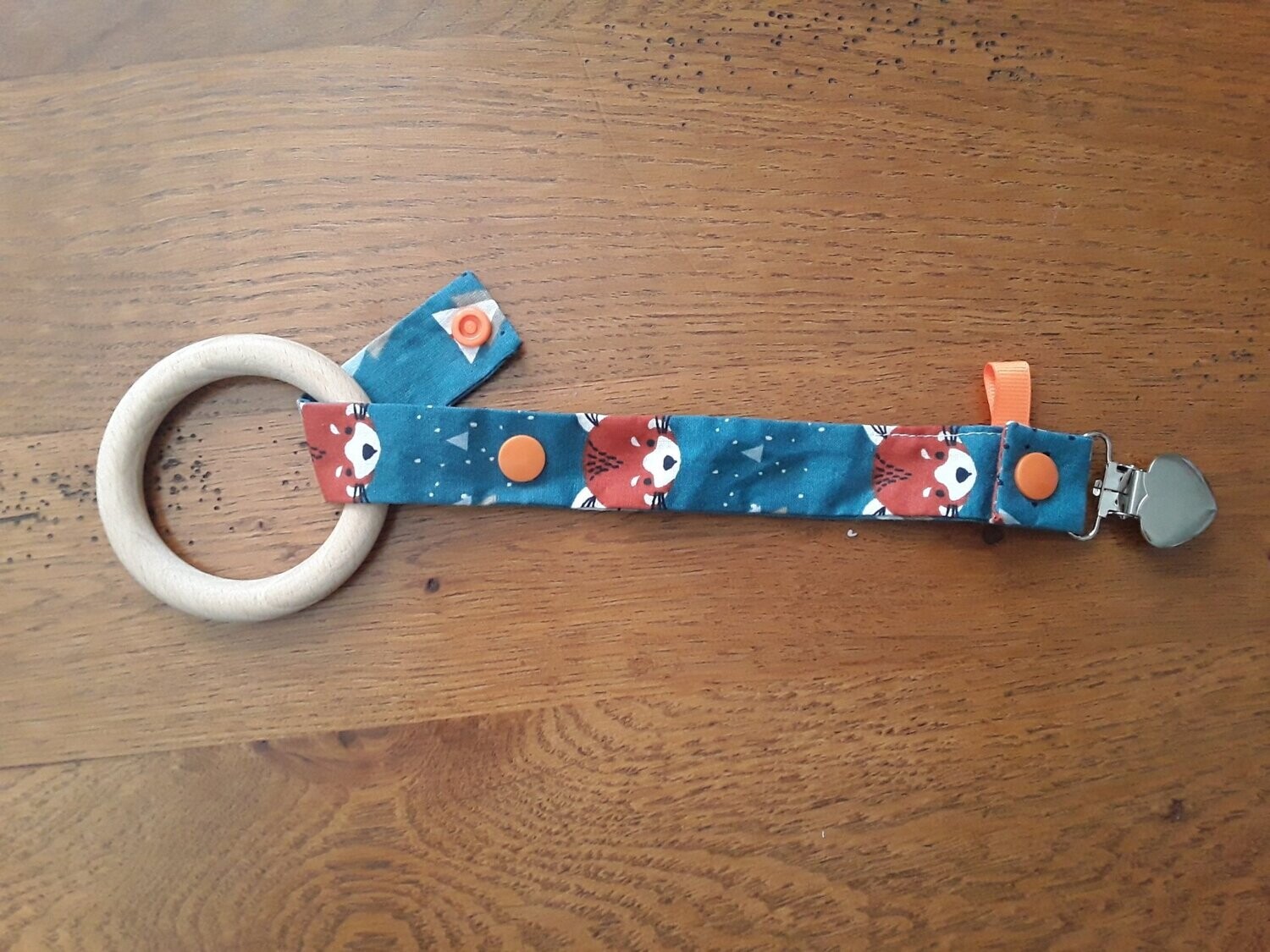 Attache tétine N°16