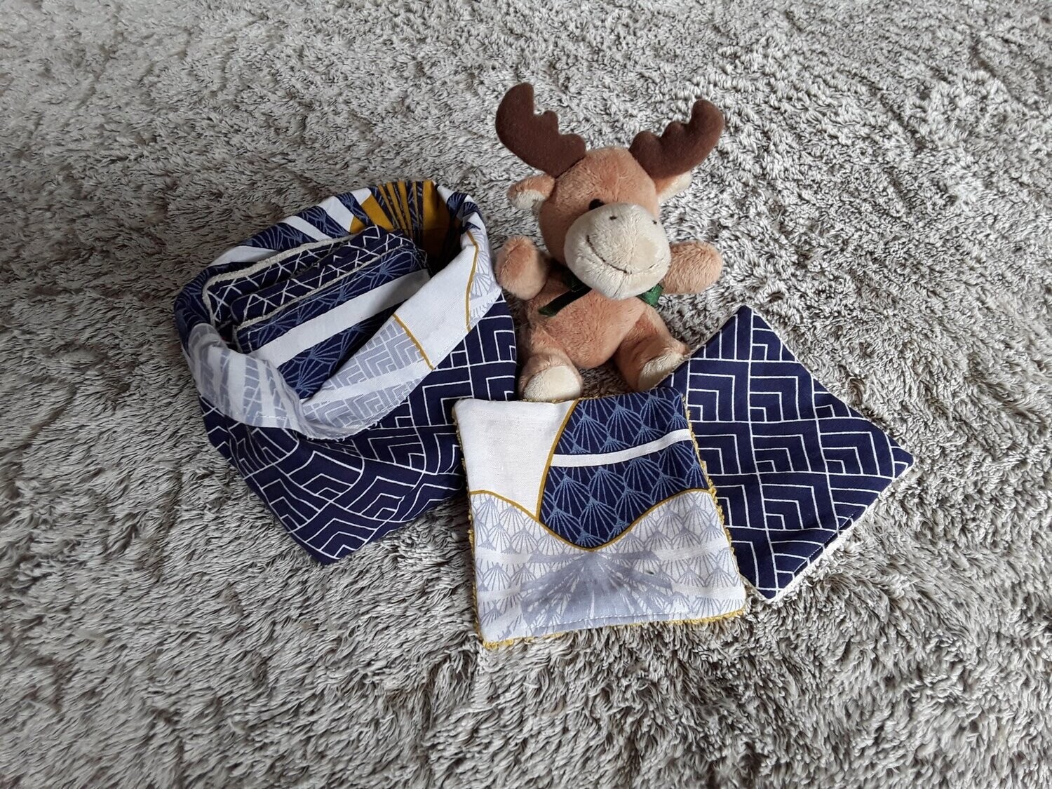 Lingettes et panière 06