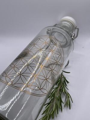Bouteille en verre Fleur de Vie 0,6l. Soul Bottle, ouverture mécanique pour éliminer le plastique et protéger la planète.