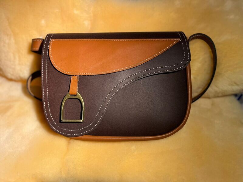 Handtaschen in Sattelform braun/ hellbraun Handtaschen in Sattelform braun/ hellbraun