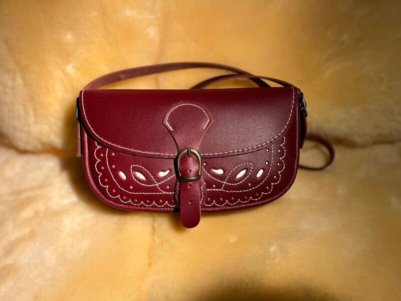 Handtaschen in Sattelform rotbraun Handtaschen in Sattelform rotbraun