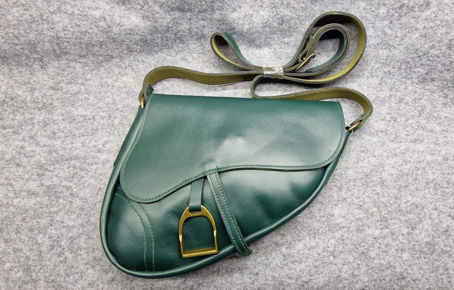 Handtaschen in Sattelform grün