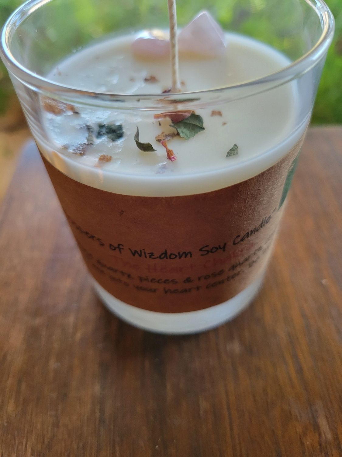Judy&#39;s Soy Candle -Chakra Heart with Rose Quartz &amp; Dried Roses
