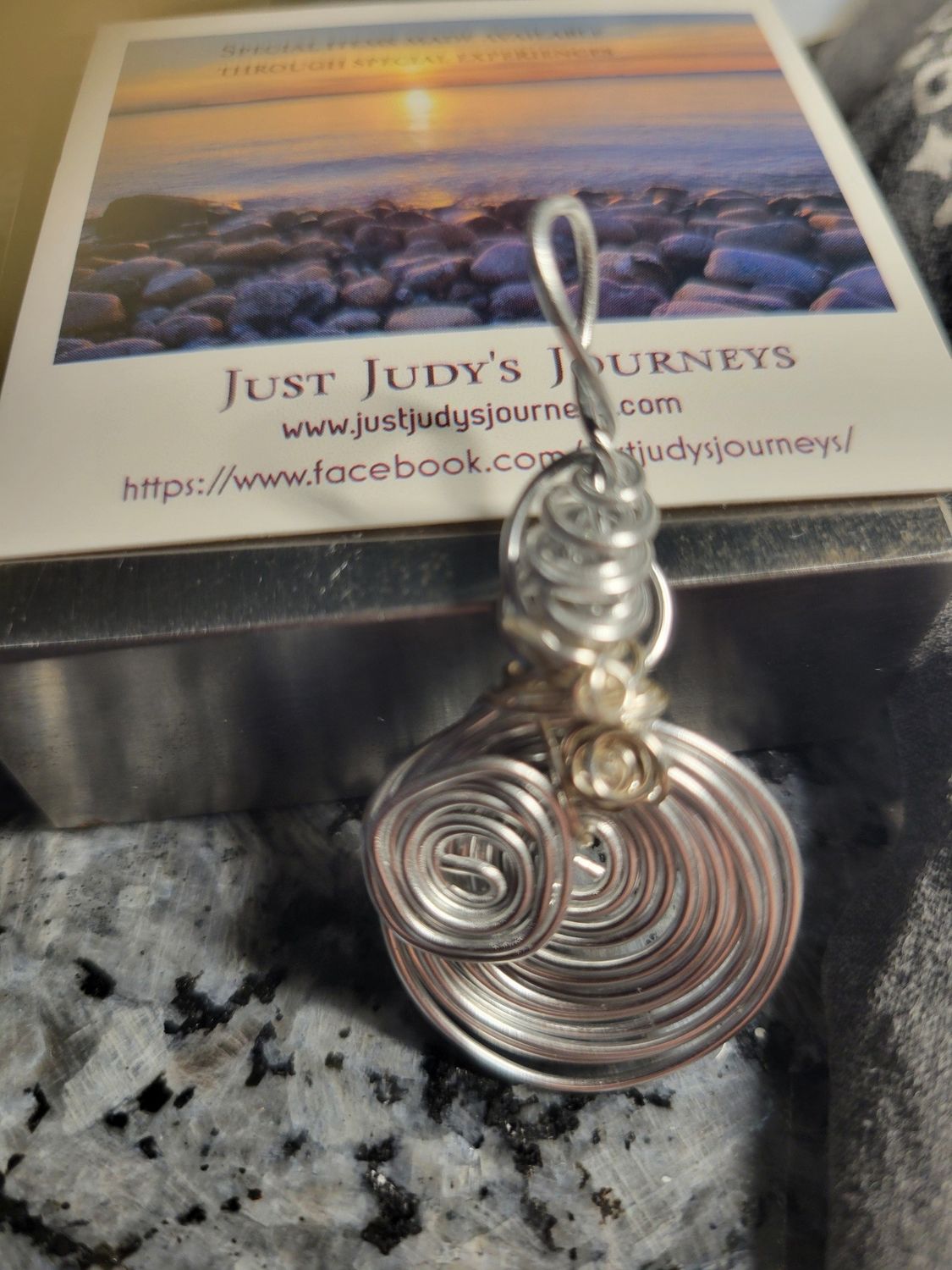 Pendant Wired Labyrinth-Life is maze of Layers