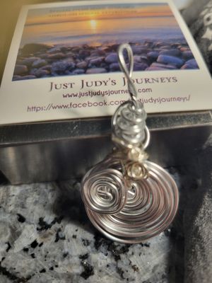Pendant Wired Labyrinth-Life is maze of Layers