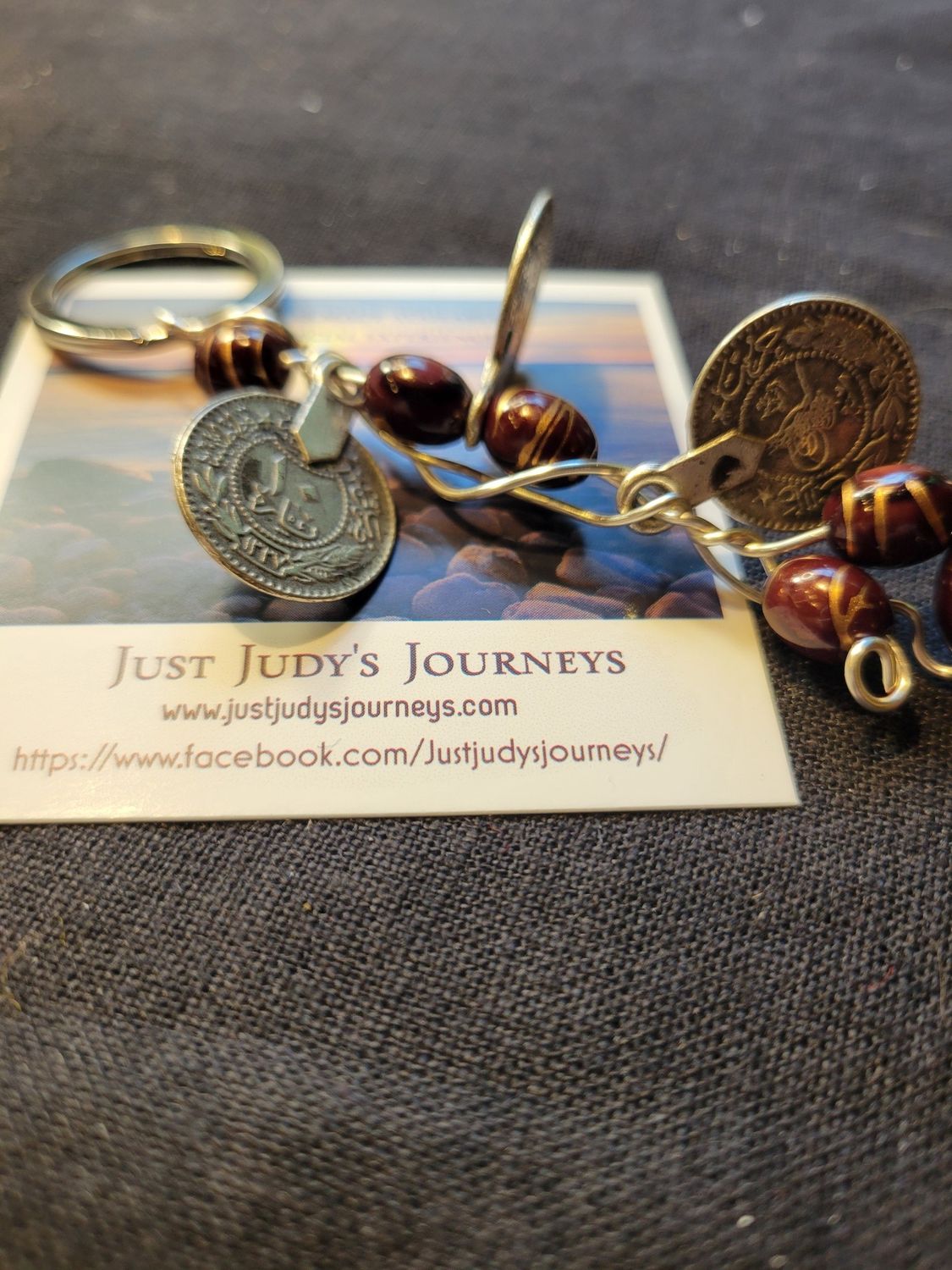 Judy&#39;s Hand-Designed-Crystal Key Ring/ Antique Look