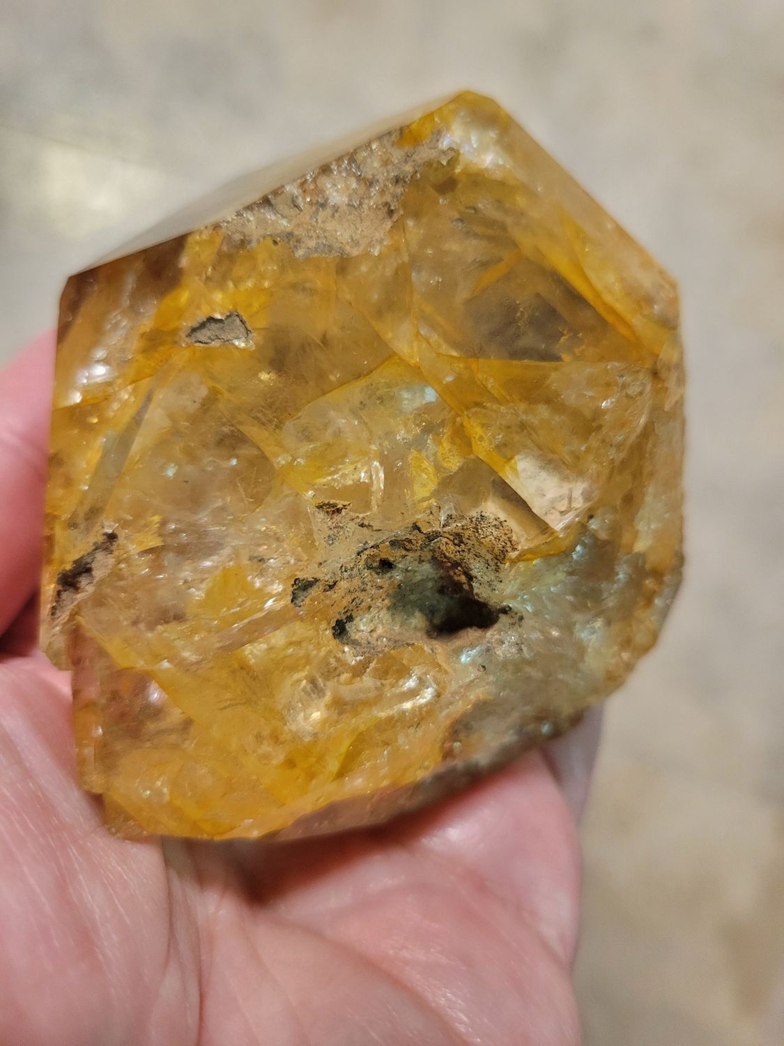 Crystal Herkimer Golden with Inclusions of Carbon &amp; Rainbow 377gms