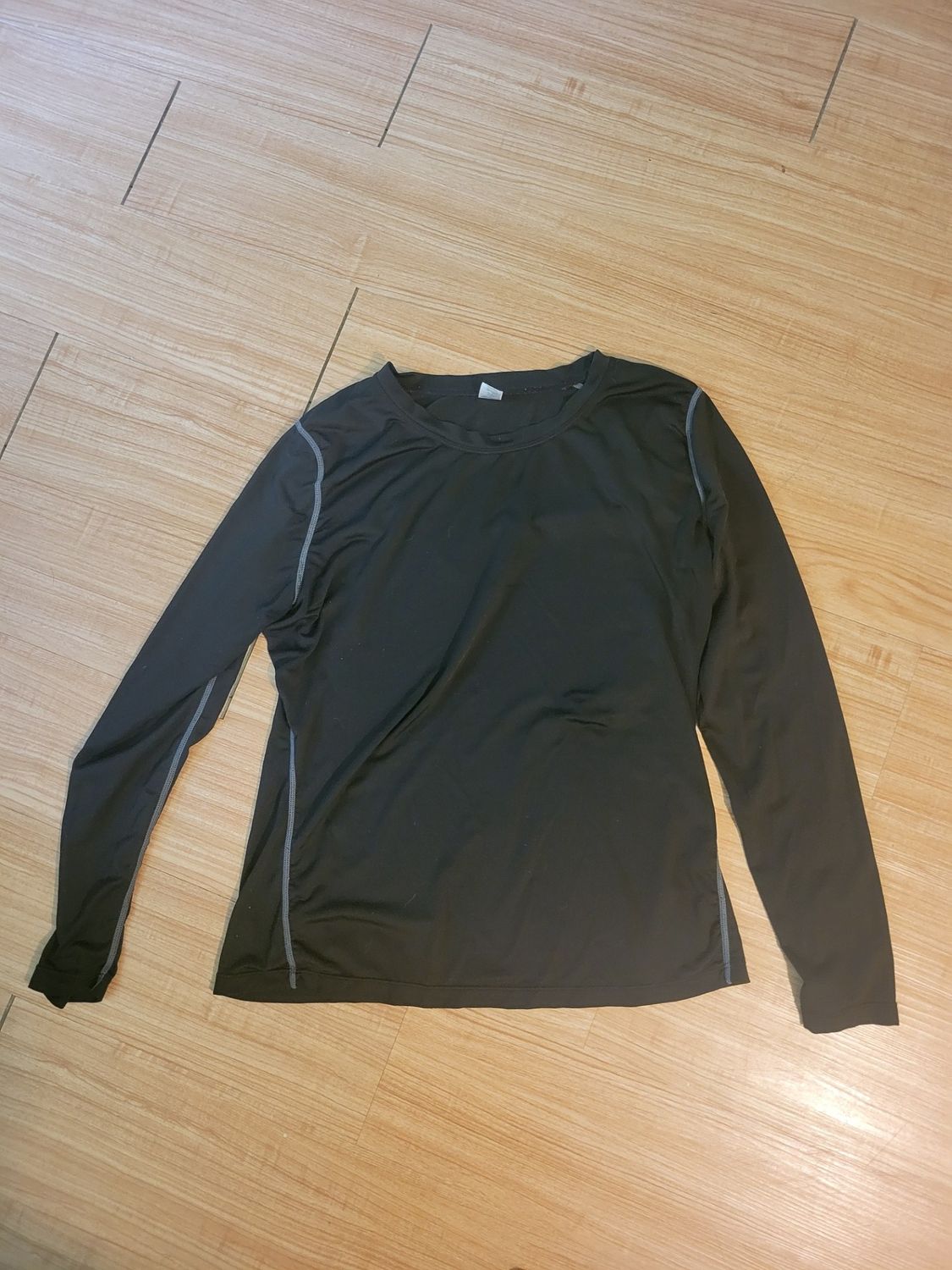 Previously loved/worn women&#39;s black hiking L/S Shirt XXL
