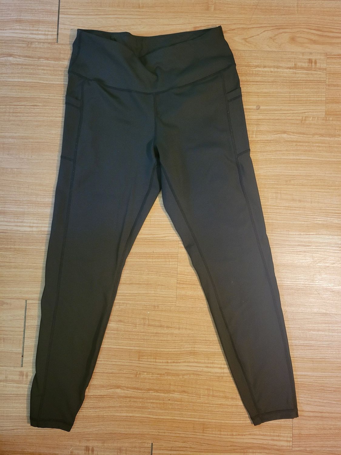 Previously loved/worn women&#39;s black hiking pants XL(Pockets)