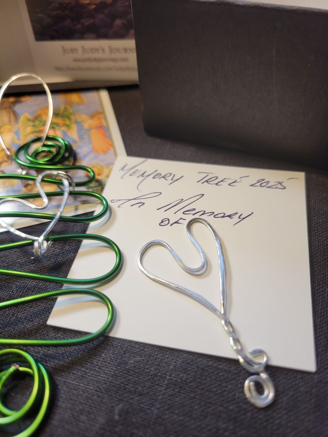 2025 In-Memory Of-Wire Tree/Heart Ornament