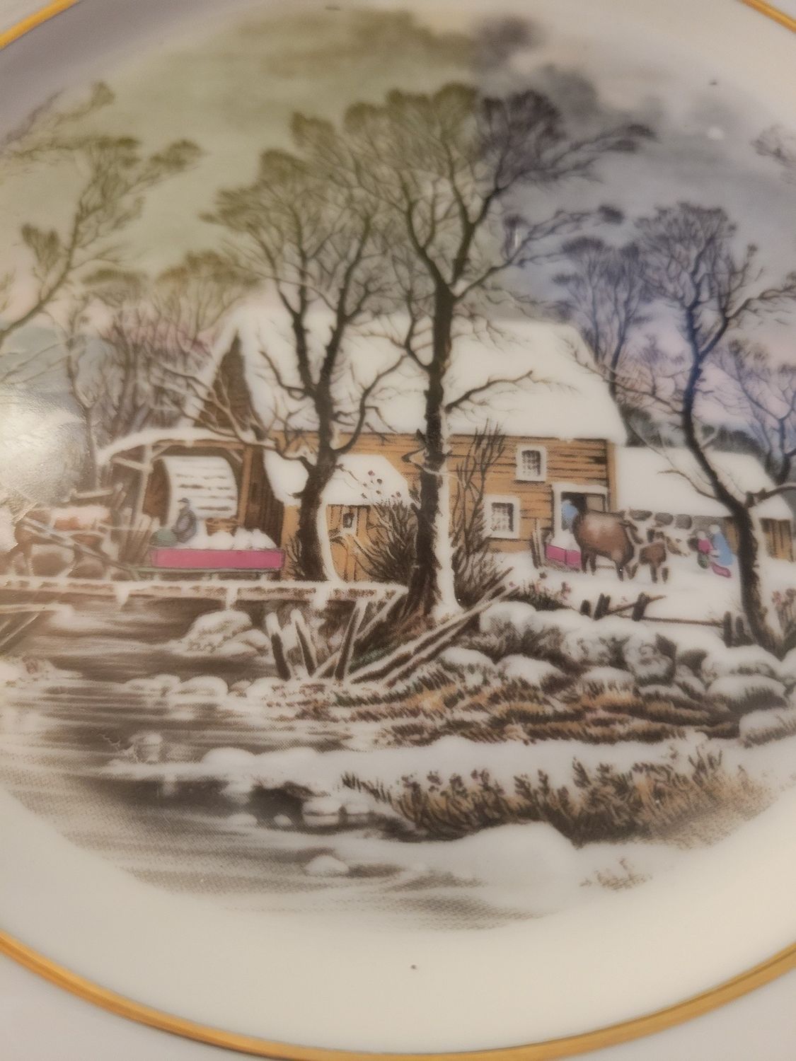 Collectors Plate Currier &amp; Ives- Avon Representative -1977  -8inch