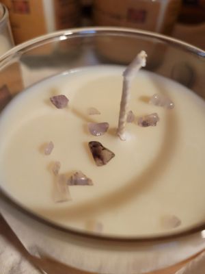 Judy's Soy Candle -Chakra Third Eye- with Amber/Plum &amp; Auralite