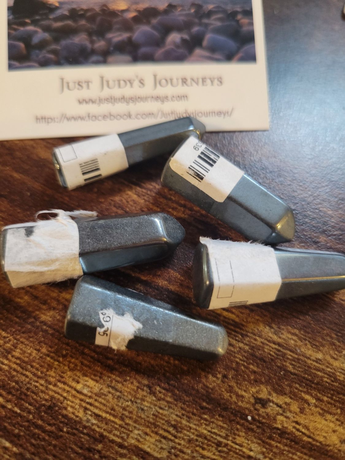 Crystal/Stone Small hematite standing obelisk 5 pieces! )Value $50