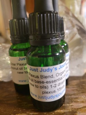 Essential Oil Blend / Solar Plexus Chakra Blend- Fractionated Coconut Oil. 15mls. Green Glass with Dropper.