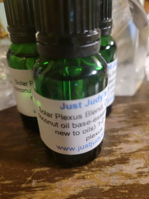 Essential Oil Blend / Solar Plexus Chakra Blend- Fractionated Coconut Oil. 15mls. Green Glass with Dropper.