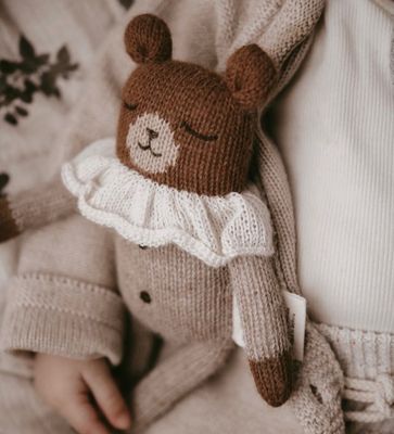 MAIN SAUVAGE - Teddy knit toy | oat pyjamas