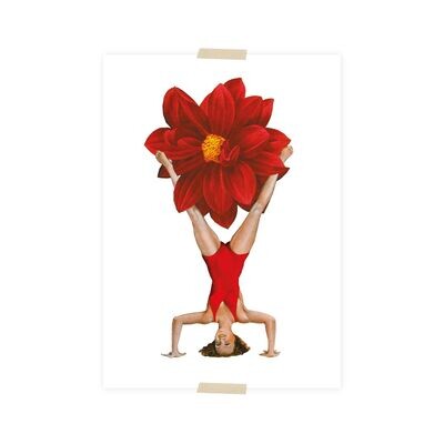 Postkarte - Handstand der kleinen Dame mit Blume