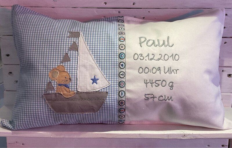 Geburtskissen 30cm x 50 cm Mausemann im Boot Geburtskissen 30cm x 50 cm Mausemann im Boot
