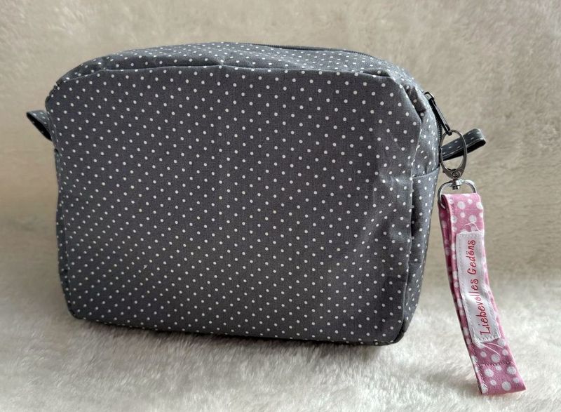 geräumige Kosmetiktasche