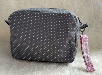 geräumige Kosmetiktasche