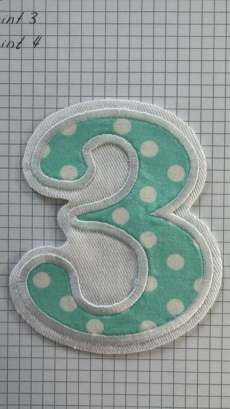 Bügelbild - Zahl 3  in Farbe Mint für ein Geburtstagsshirt - gestickt auf weißem Baumwollcanvas