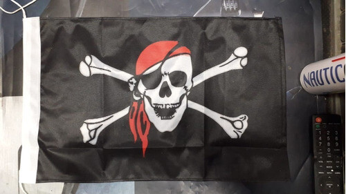 BANDERA PIRATA 30 X 45
