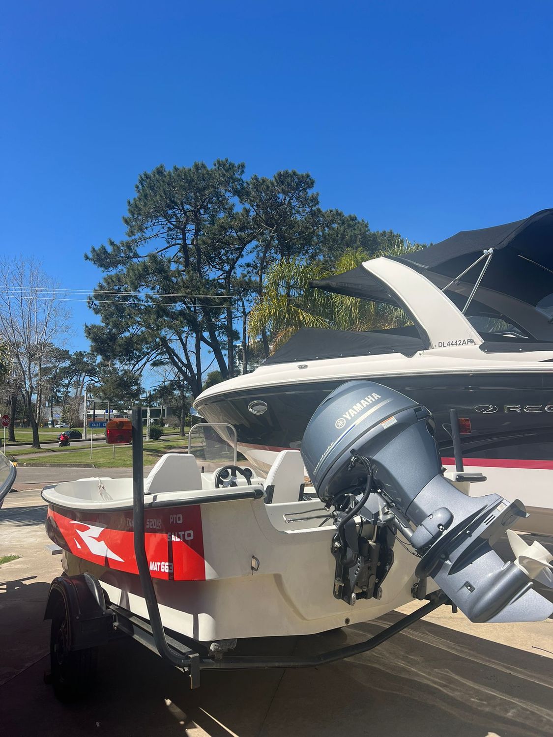 Lancha Tracker 520