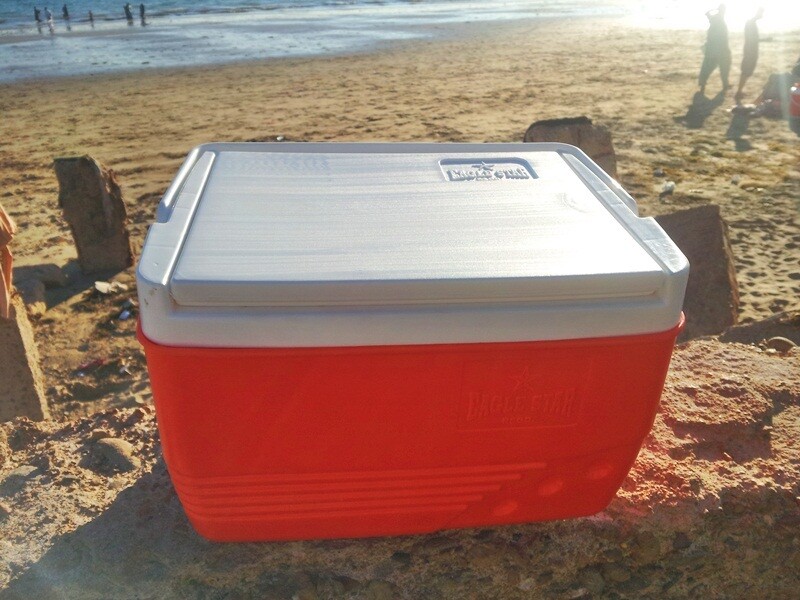 ​5.5 Liter Leak Resistant Maximum Cooling Ice Box Cooler