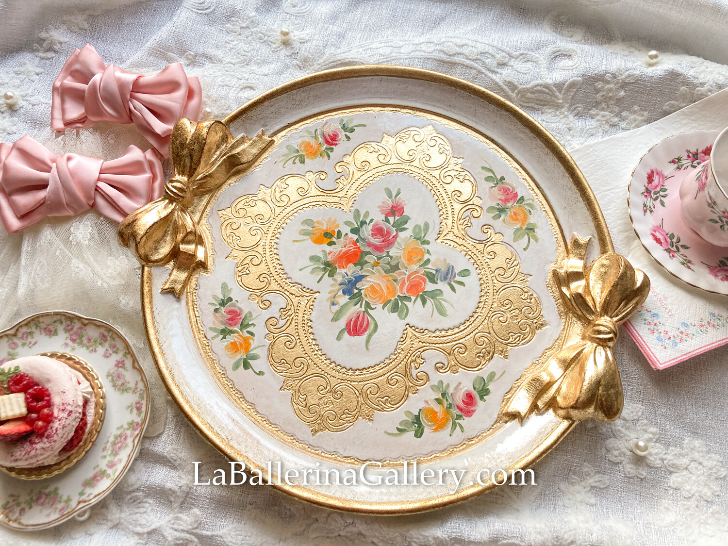 Florentine tray round bow rose white