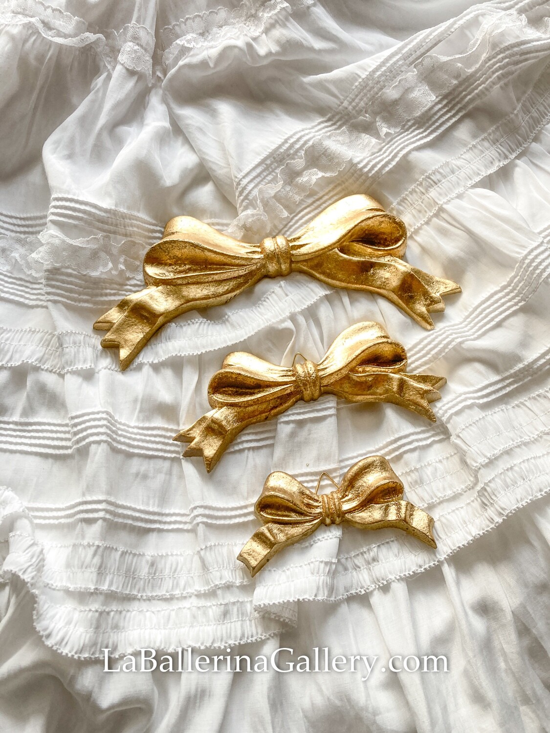 Italian Florentine Wall hanging appliqué ribbon bow  wood gold baroque rococo shabby white